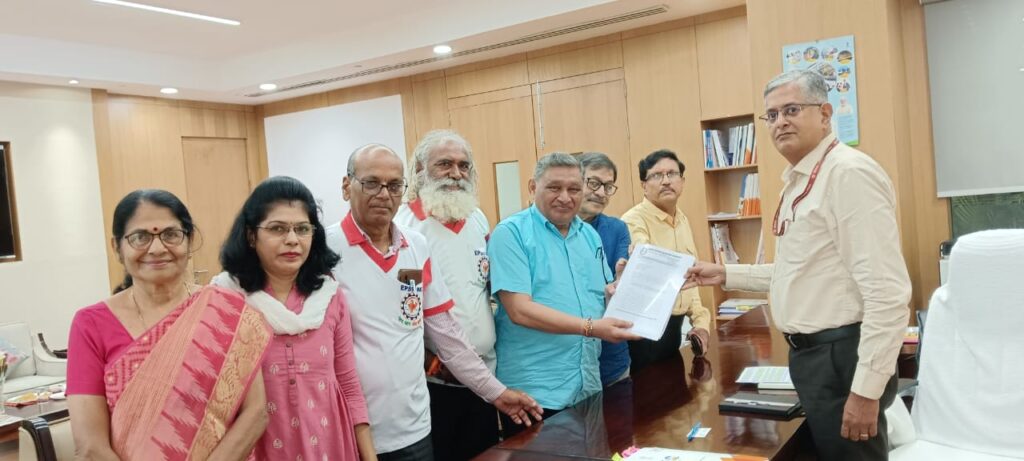 EPFO and EPS-95 Pensioners Confront Pension Disparities: Demands for Significant Minimum Pension Hike Intensify