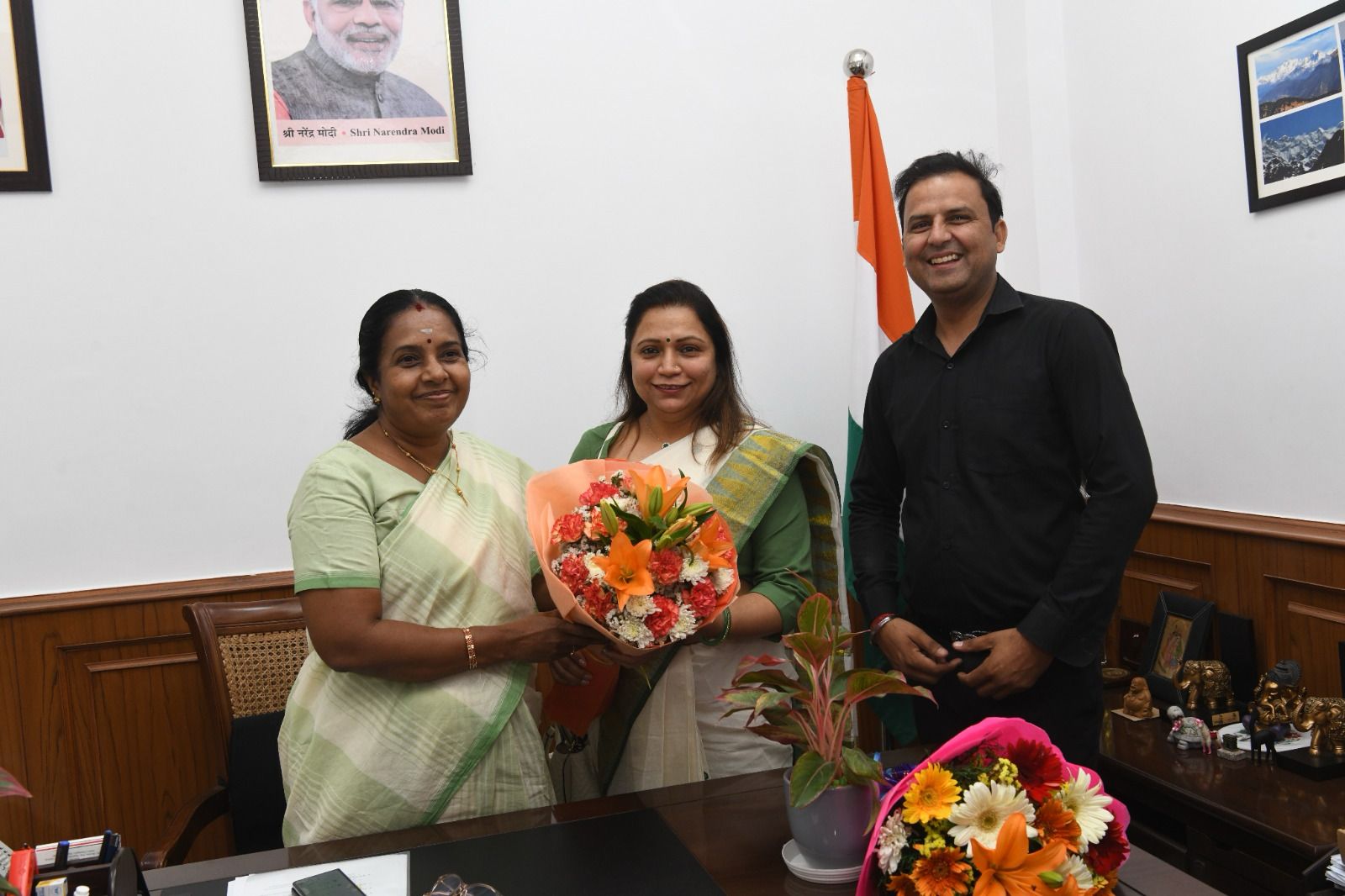 Delhi State Para Olympic Committee President Parul Singh welcomes BJP National Mahila Morcha President at DSPC Office