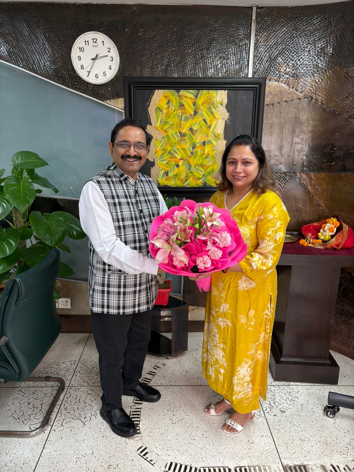 Delhi Para Olympic Committee President meets IHC Director Prof. K.G. Suresh
