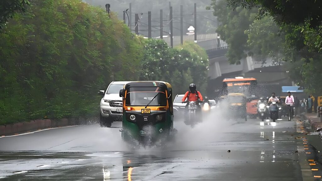 IMD Issues Red Alert for Heavy Rain in Delhi and Gurugram
