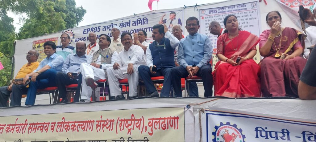 EPS-95 Pensioners’ Protest Gains Political Support, MPs to Protest inside Parliament complex