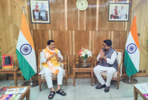 Dr. Bhargav Mallappa Meets Union Minister Tokhan Sahu to Drive Urban Development for Viksit Bharat