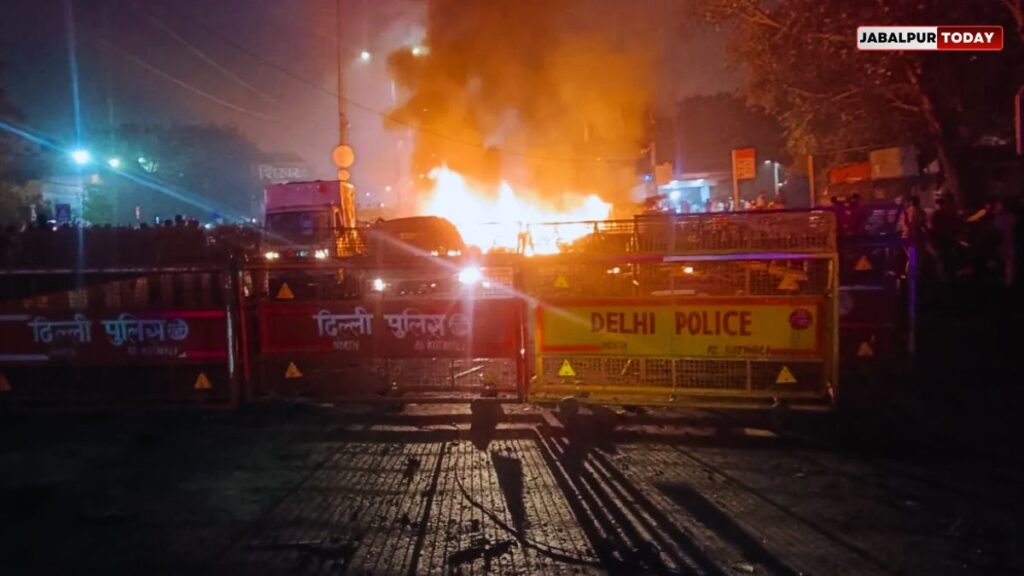 Red Fort Car Explosion: Fire Engulfs Shops Near Delhi Metro Station, Multiple Injuries