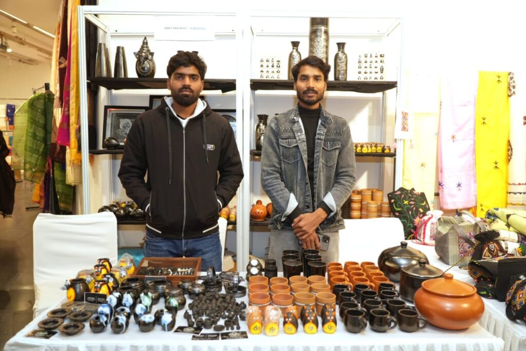 Artists from Nizamabad (Azamgarh) Bring the True Legacy of GI-Certified Black Pottery to Delhi at ITRHD’s 12th Craft Festival