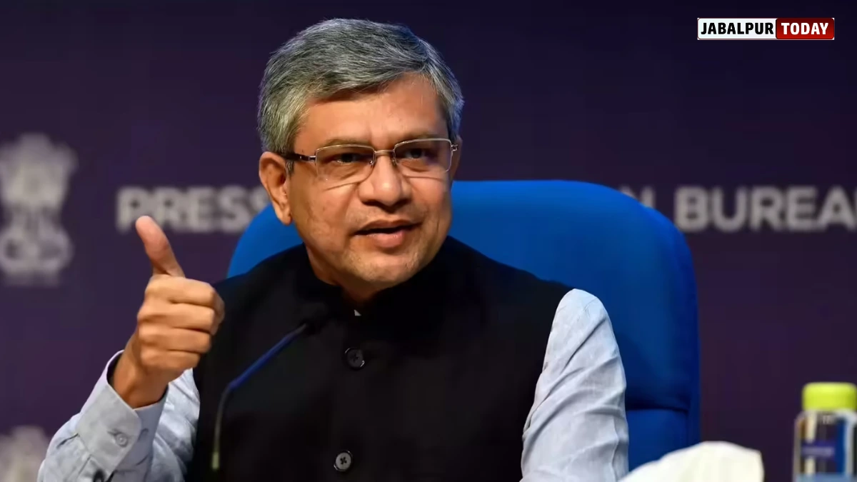 Union Minister Ashwini Vaishnaw Apologises for Overcrowding, Delays at AI Summit Day 1