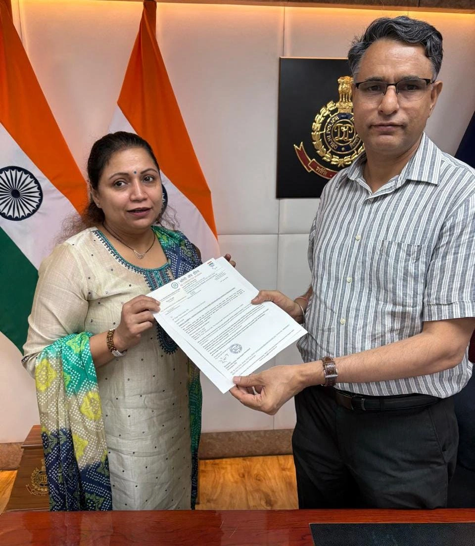 Delhi Paralympic Committee President Parul Singh Congratulates Chandigarh DGP Dr. Sagar Preet Hooda on President’s Medal for Distinguished Service