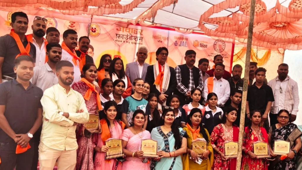 Bihar Diwas Celebrated with Impact: Purvanchal Jan Chetna Samiti Hosts Health Camp, Felicitates 71 Achievers