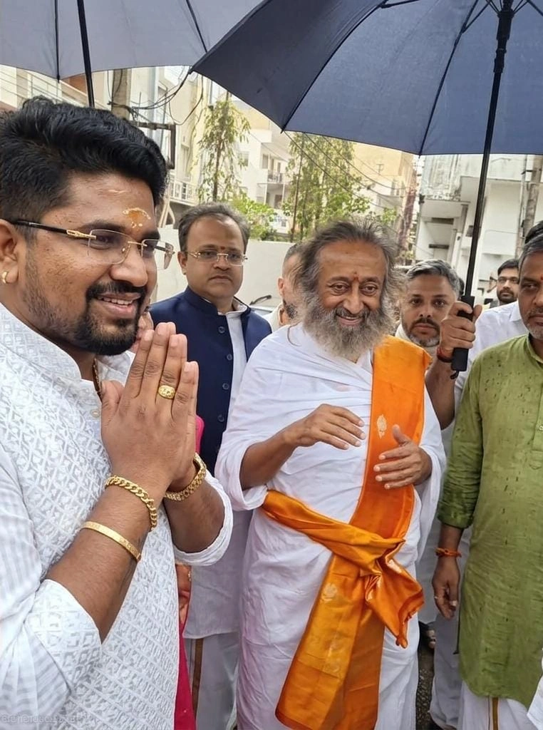 Dr. Bhargav Mallappa Seeks Blessings from Sri Sri Ravi Shankar in Rishikesh