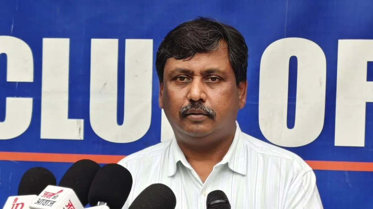 Senior Journalist Rakesh Kumar Singh Completes Three Decades in the Field of Journalism