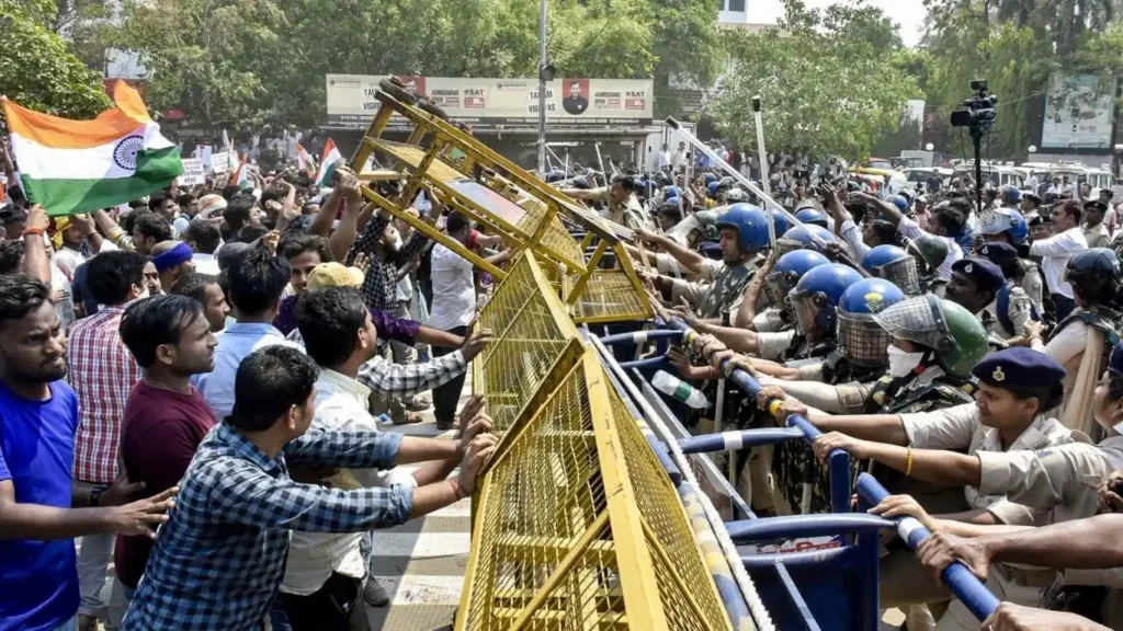 BPSC Aspirants Clash With Police in Patna During Protest March to Raj Bhavan