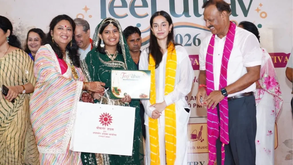 World Junior Squash Champion Anahat Singh Visits Teej Mela at Delhi’s Bikaner House